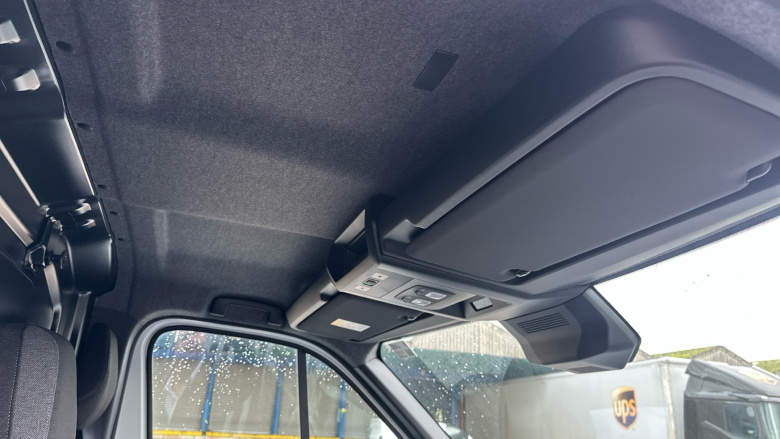 Renault Master Mwb Diesel Fwd MM35 Blue dCi 130 Advance Medium Roof Van